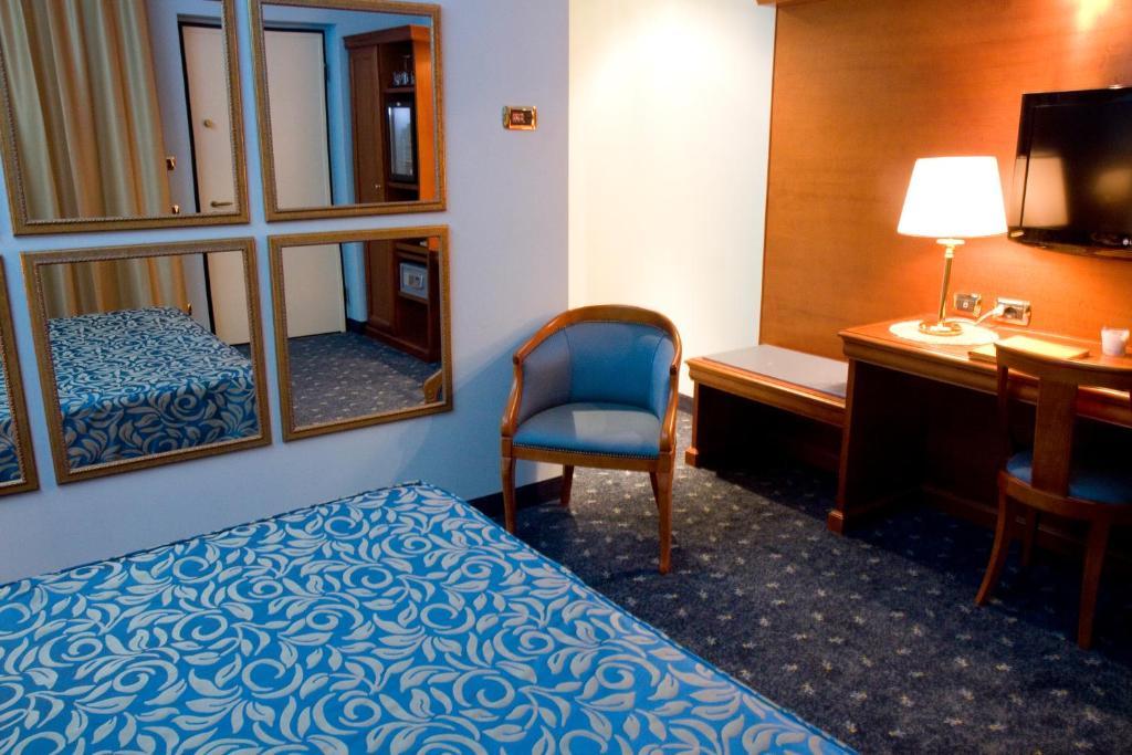 Hm Motelhotel Castellazzo Bormida Zimmer foto